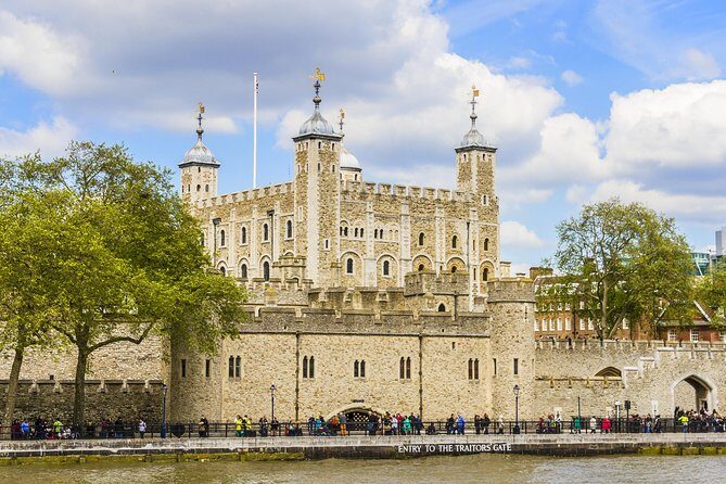 Tower of London and Crown Jewels Exhibition Ticket - The Experience You Can Expect
