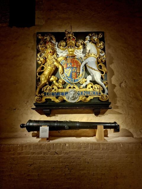 Tower of London Crown Jewels and English Royal History Tour - Key Points