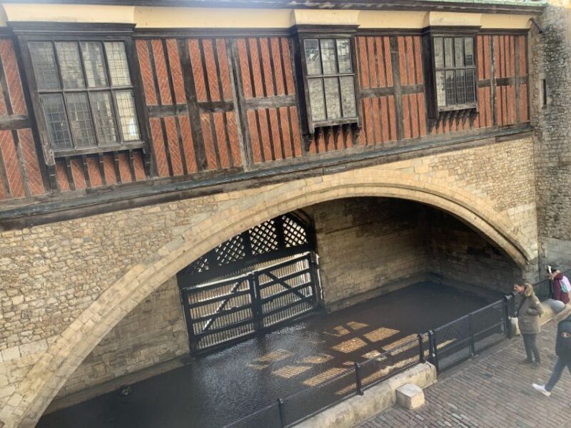 Tower of London Kid-Friendly Private Tour - The Value of a Private Guide