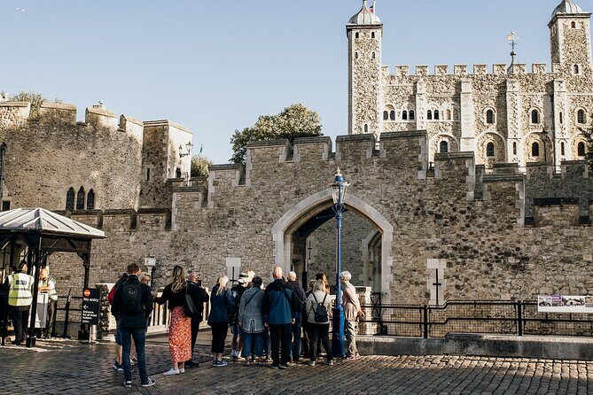 Tower of London Tour with Crown Jewels & Cruise - The Group and Duration
