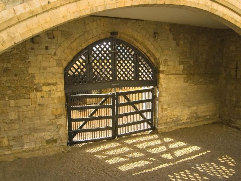 Tower of London Tour with Private Guide, Tickets, Pickup - FAQs