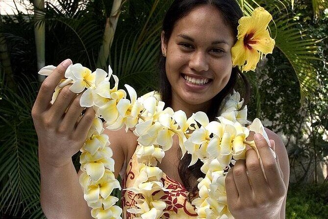 Traditional Airport Lei Greeting on Honolulu Oahu - The Sum Up