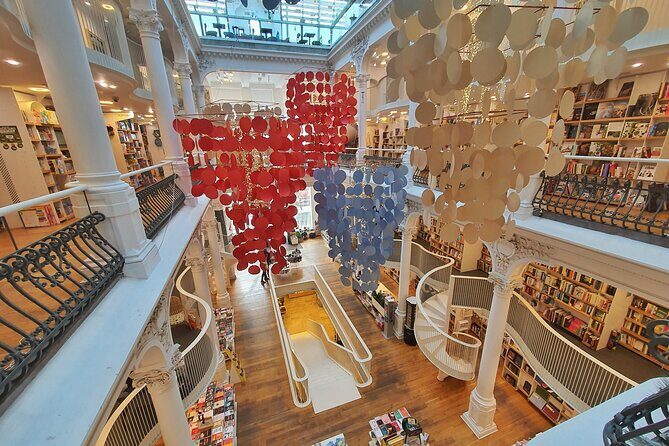 Traditional lunch and Old Town Private Tour with a local guide - Final Thoughts