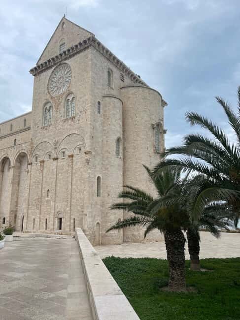 TRANI AND CASTEL DEL MONTE: guided visits and transfer from Matera - FAQs