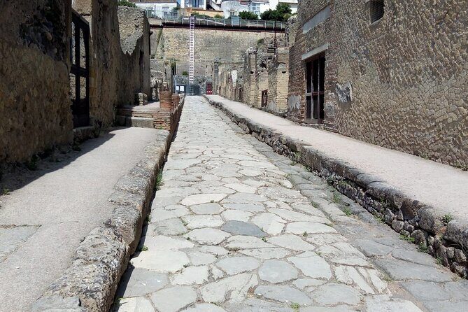 Transfer From Naples/area to Amalfi coast with 2hr stop in Pompei - FAQ