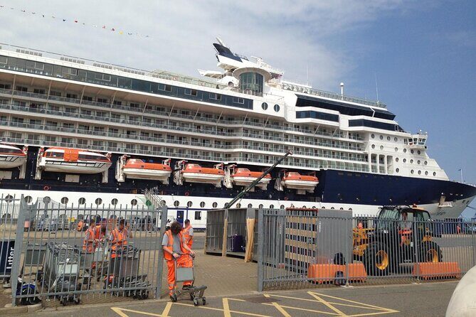 Transfer London to Southampton Cruise Terminal (extra luggage) - Key Points
