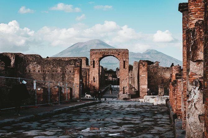 Transfer Naples to Sorrento, stop Pompei - Key Points