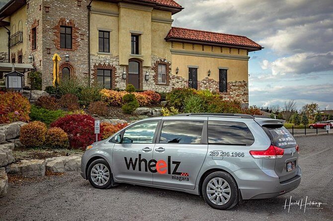 Transfer Niagara Falls, Canada to Toronto, Canada (Downtown) - Who Will Love This?