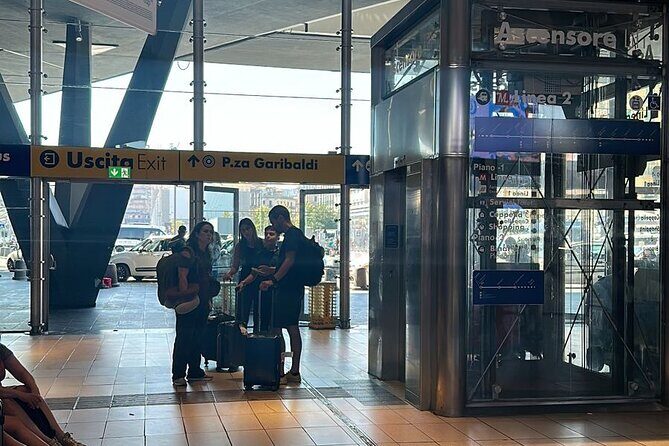 Transfers Airport, port, train, hotel in Naples - Meeting Points and Convenience