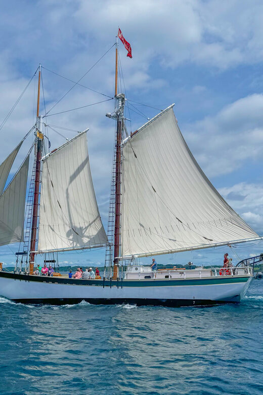 Traverse City: Fall Evening Sail on Tall Ship Manitou - FAQ
