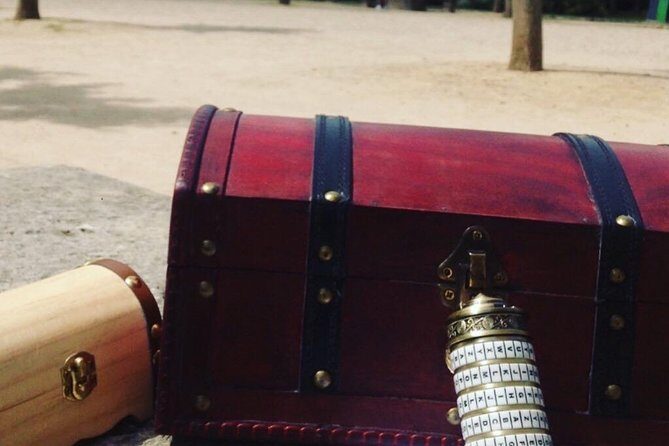 Treasure hunt along the Seine to visit Paris! - Key Points