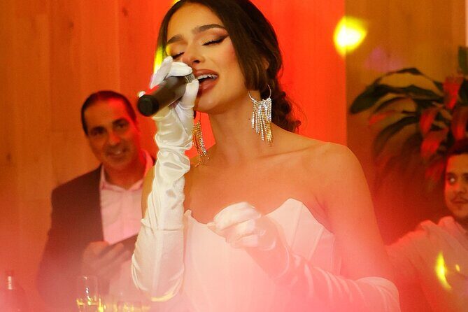 Tree Lighting Ceremony Indoor Viewing from 45 Rockefeller Center - Is This Tour for You?