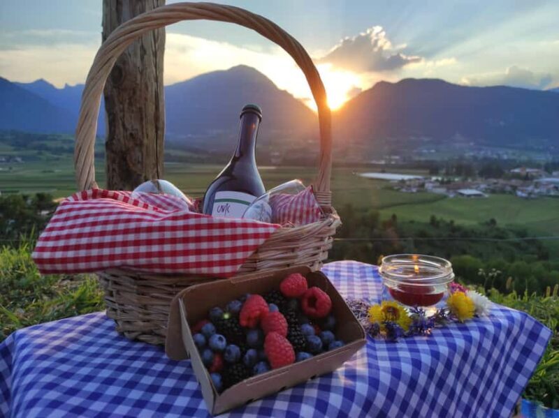 Trentino Agriconda: picnic al tramonto cesto Maserac - The Experience Breakdown