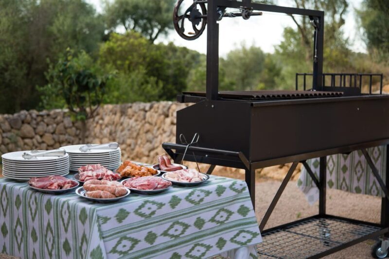Treurer: Mediterranean barbecue Night - Key Points