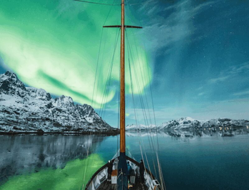Tromso: Luxury Northern Lights Cruise with Hot Tub & Dinner - Setting Sail for the Northern Lights: What You Can Expect