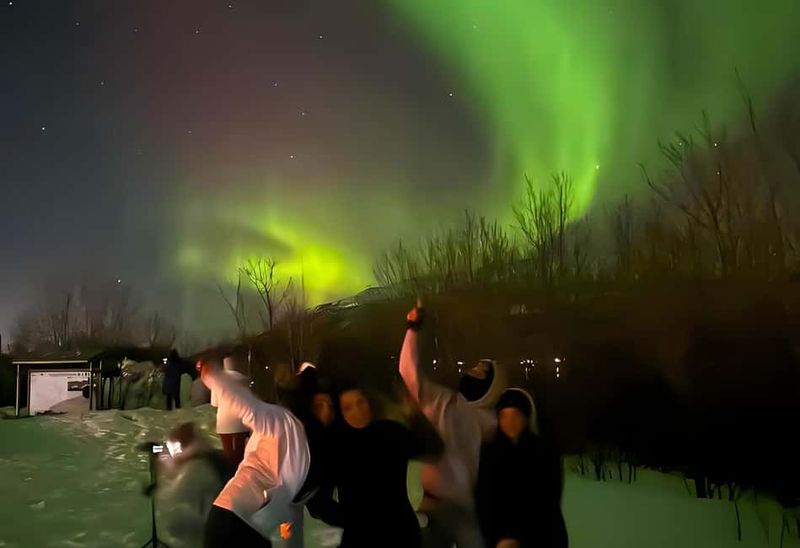 Tromsø: Northern Lights Bus Tour with Free Photography - Hot drinks, cookies, and campfire moments that actually matter