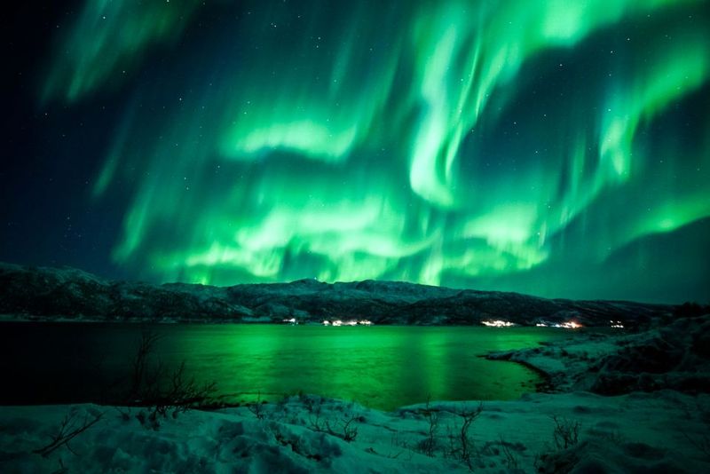 Tromsø: Northern Lights Chase with Photos and Bodysuits - Hansnes: guided stops where you wait smarter