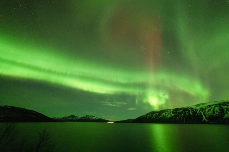 Tromsø: Northern Lights tour, local experts, free photos - Key Points