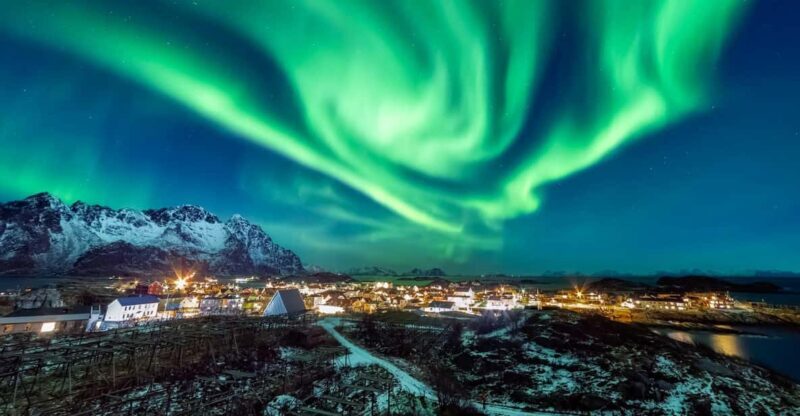 Tromsø: Northern Lights Tour with Campfire - About the Guides: Expertise and Atmosphere