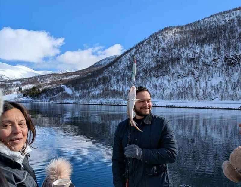 Tromsø: Arctic Fjord Cruise & Fishing Experience - Guides and captain: the biggest reason this tour rates well