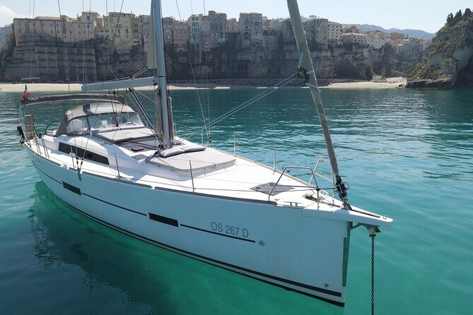 Tropea, Exclusive tour 15-meter Sailing Boat - 4h with Aperitif - Key Points