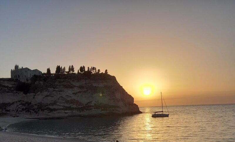 Tropea: Sunset Aperitif on a Sailing Boat - Sunset and the Enchanting Skyline