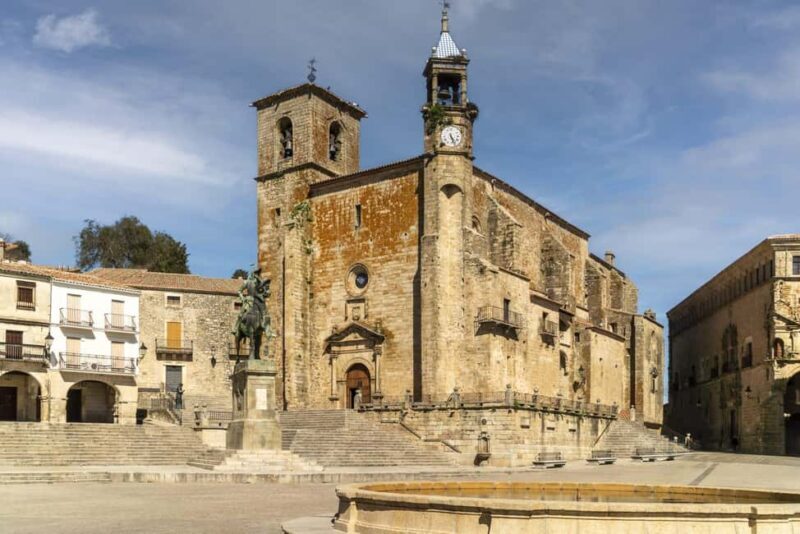 Trujillo: Check out the churches of Santa María la Mayor and San Martin de Tours - An In-Depth Look at the Churches of Trujillo