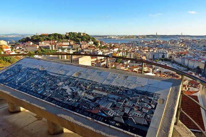 Tuk tuk Lisbon a discovery à la carte without fatigue. Lisbon differently.01 - Who Is This Tour Best For?