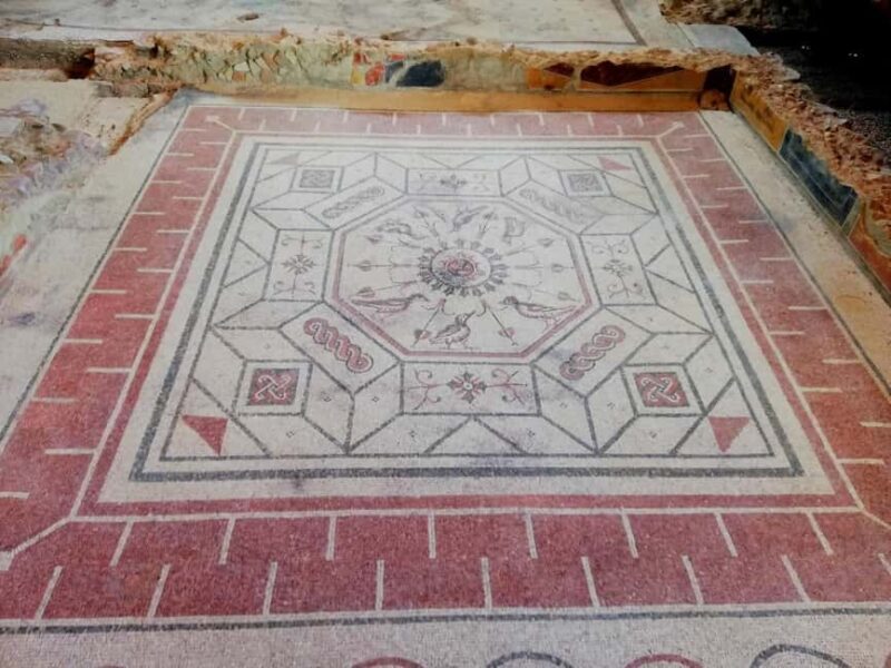 Tuk Tuk: Spello & Villa Mosaici ITALIAN DRIVER+INGL+SPAGNOLO - Key Points