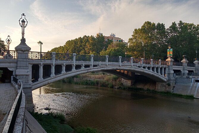 Tuk Tuk Tour Madrid 90 mins - Key Points