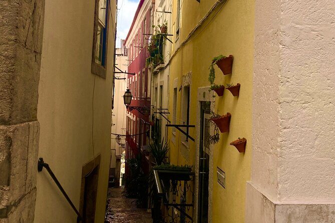 Tuktuk adventure through Lisbon - Practical Tips for Booking and Enjoying