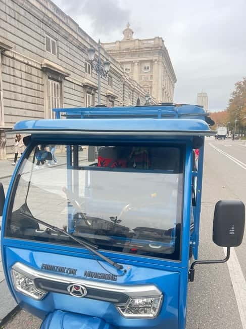 Tuktuk historical tour of Madrid 1 Hr in a fun and original way - Key Points