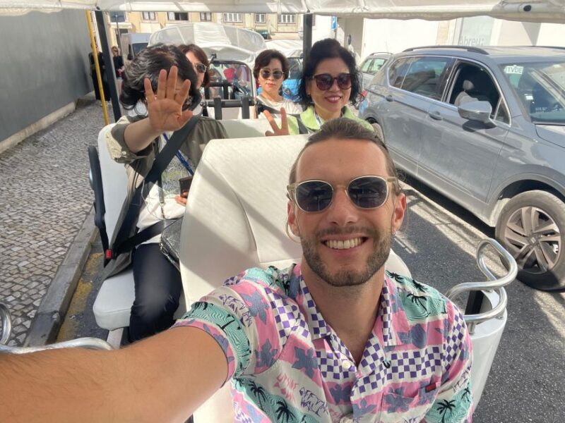 Tuktuk tour in lisbon - viewpoints - street art - churches - Key Points