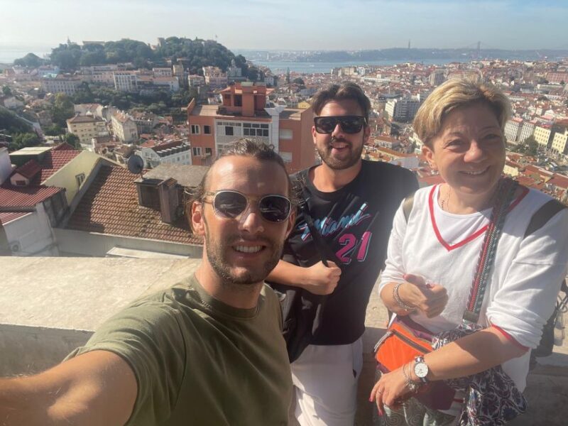 Tuktuk tour in lisbon - viewpoints - street art - churches - FAQ