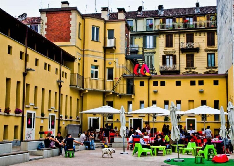 Turin Guided Bar Crawl in the Old Town - The Guide Experience & Group Dynamics
