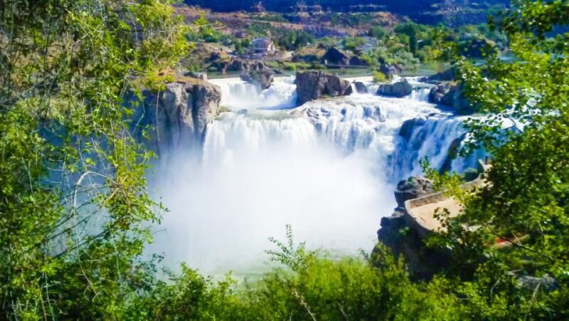 Twin Falls: Dierkes Lake Hike & Shoshone Falls Guided Tour - Shoshone Falls: The "Niagara of the West"