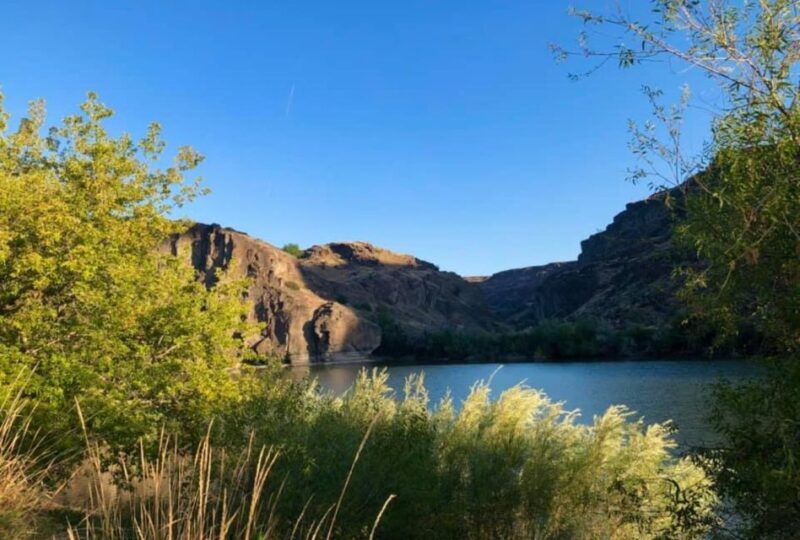 Twin Falls: Dierkes Lake Hike & Shoshone Falls Guided Tour - Who Should Consider This Tour?