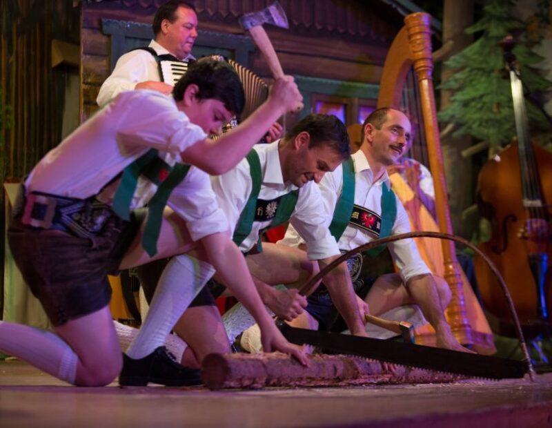 Tyrolean Evenings Family Gundolf in Innsbruck - Key Points