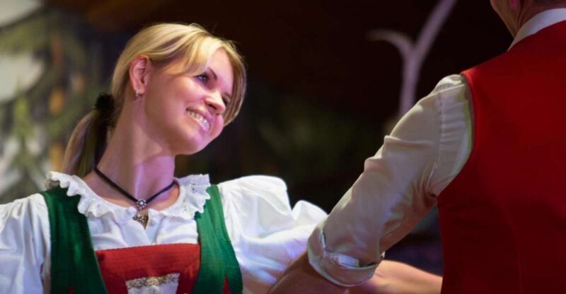 Tyrolean Evenings Family Gundolf in Innsbruck - The Atmosphere and Performance Quality