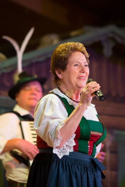 Tyrolean Evenings Family Gundolf in Innsbruck - Who Should Consider This Experience?