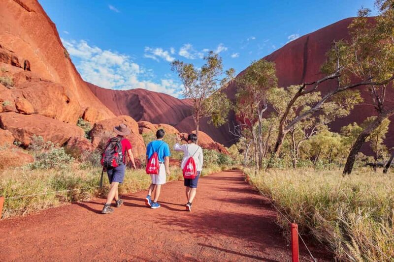 Uluru: Sacred Sites & Sunset Tour with Wine & Cheeseboard - Exploring Uluru’s Beauty and Significance