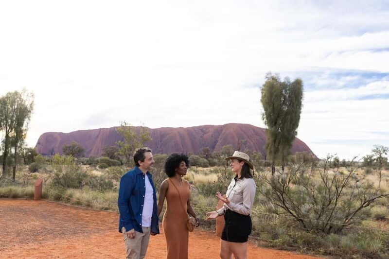 Uluru: Small Group Sunset Tour with Sparkling Wine - What This Tour Offers