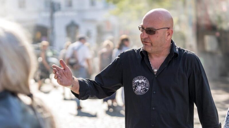 Uncle Jan's neighborhood tours - Key Points