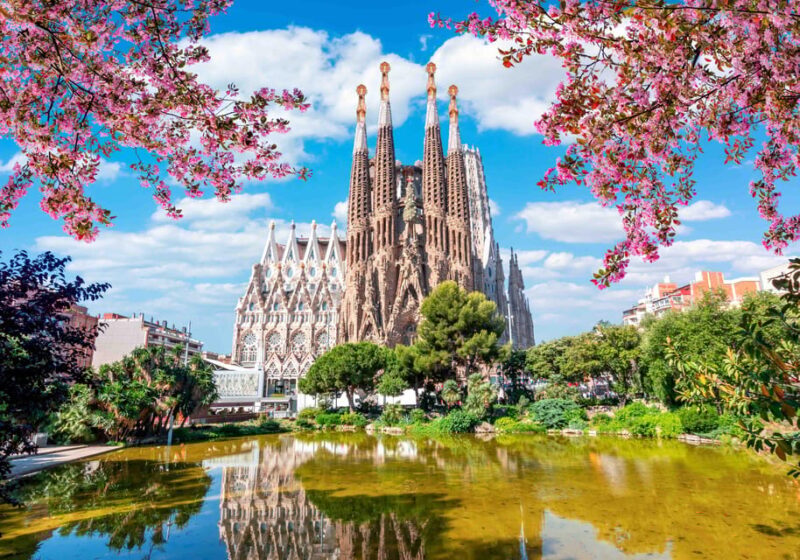 Uncover Sagrada Familia: Gaudís Designs and Museum Exhibits - Is This Tour Right for You?