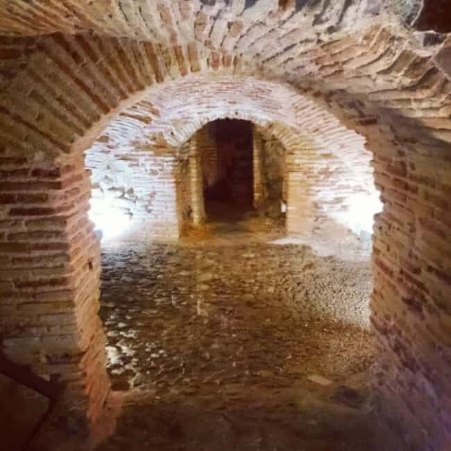 Underground Toledo Tour in English: Discover Hidden History - Exploring the Underground Toledo Tour in English: Discover Hidden History