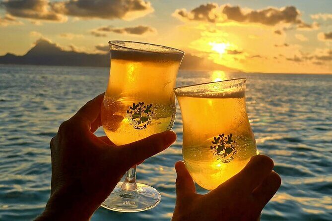 Unforgettable sunset against Moorea - Key Points