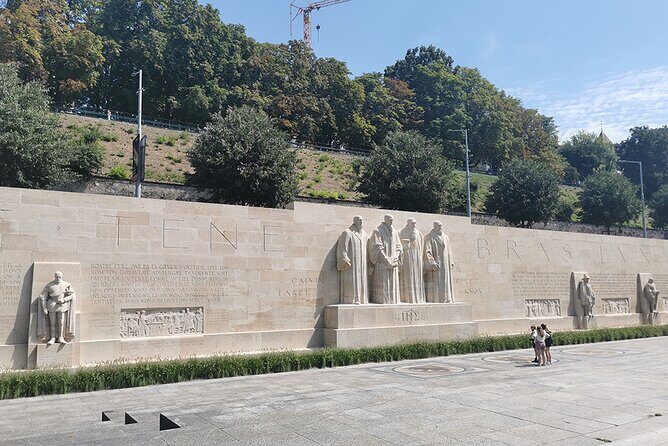 Unusual Audio Tour of Geneva - Exploring Geneva in a Whole New Way: An Honest Look at the Unusual Audio Tour