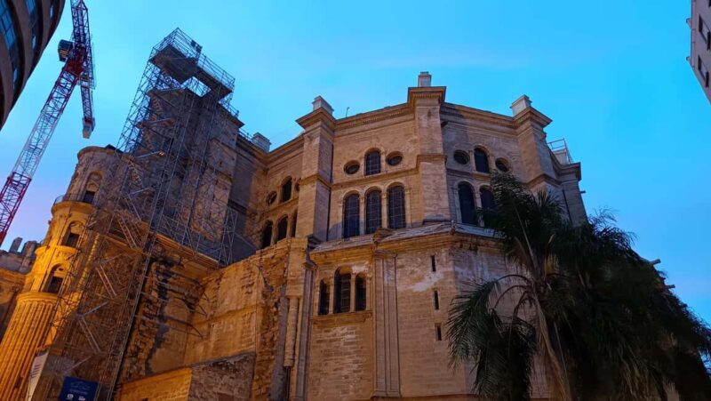 Urban City Photography Tour with Professional Photographer - Key Points