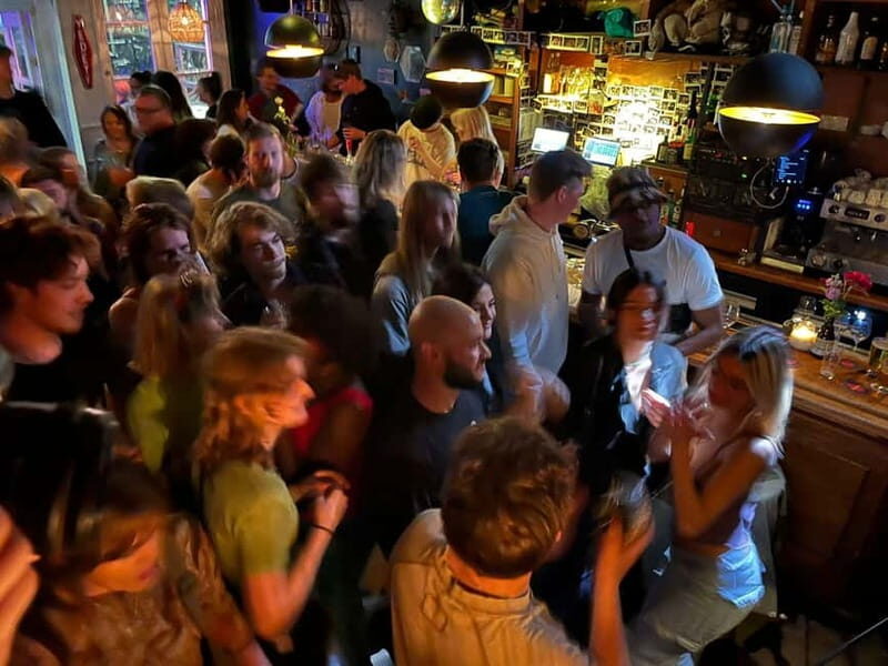 Utrecht: Ultimate Leos Pub Crawl with Local Host & Shots - Key Points