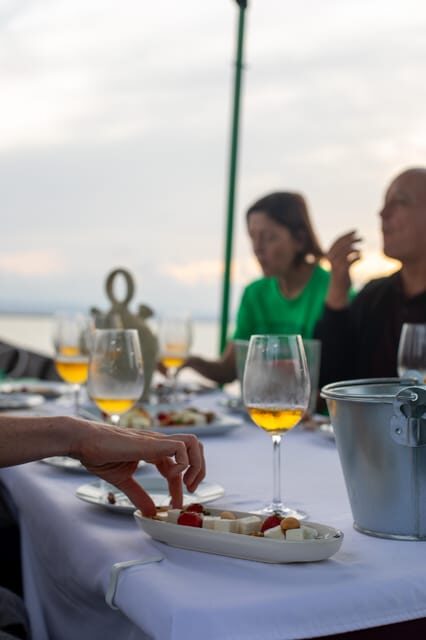 Valencia: Boat Ride with Valencian Wine Tasting & Tapas - A Closer Look at the Experience